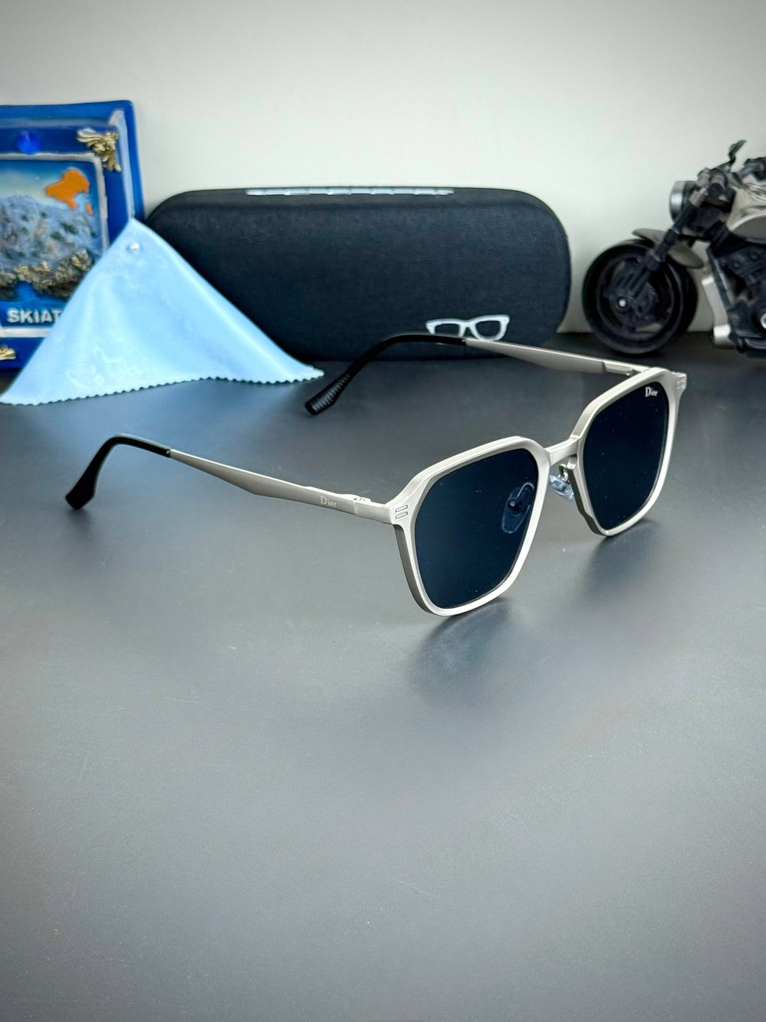 Dior-2 - Black / medium frame