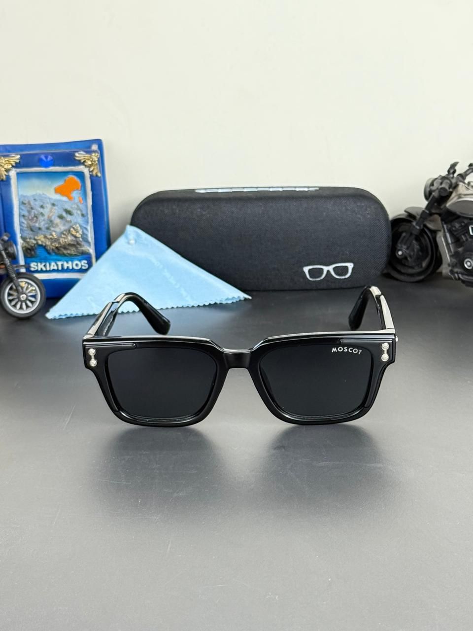 Mos_S_Square - Black / medium frame